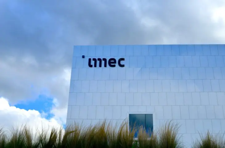 L’Imec construit de minuscules lasers sur des plaquettes de silicium de 300 mm