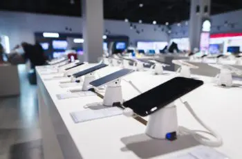 L’UE impose des règles de durabilité et une nouvelle étiquette pour les smartphones