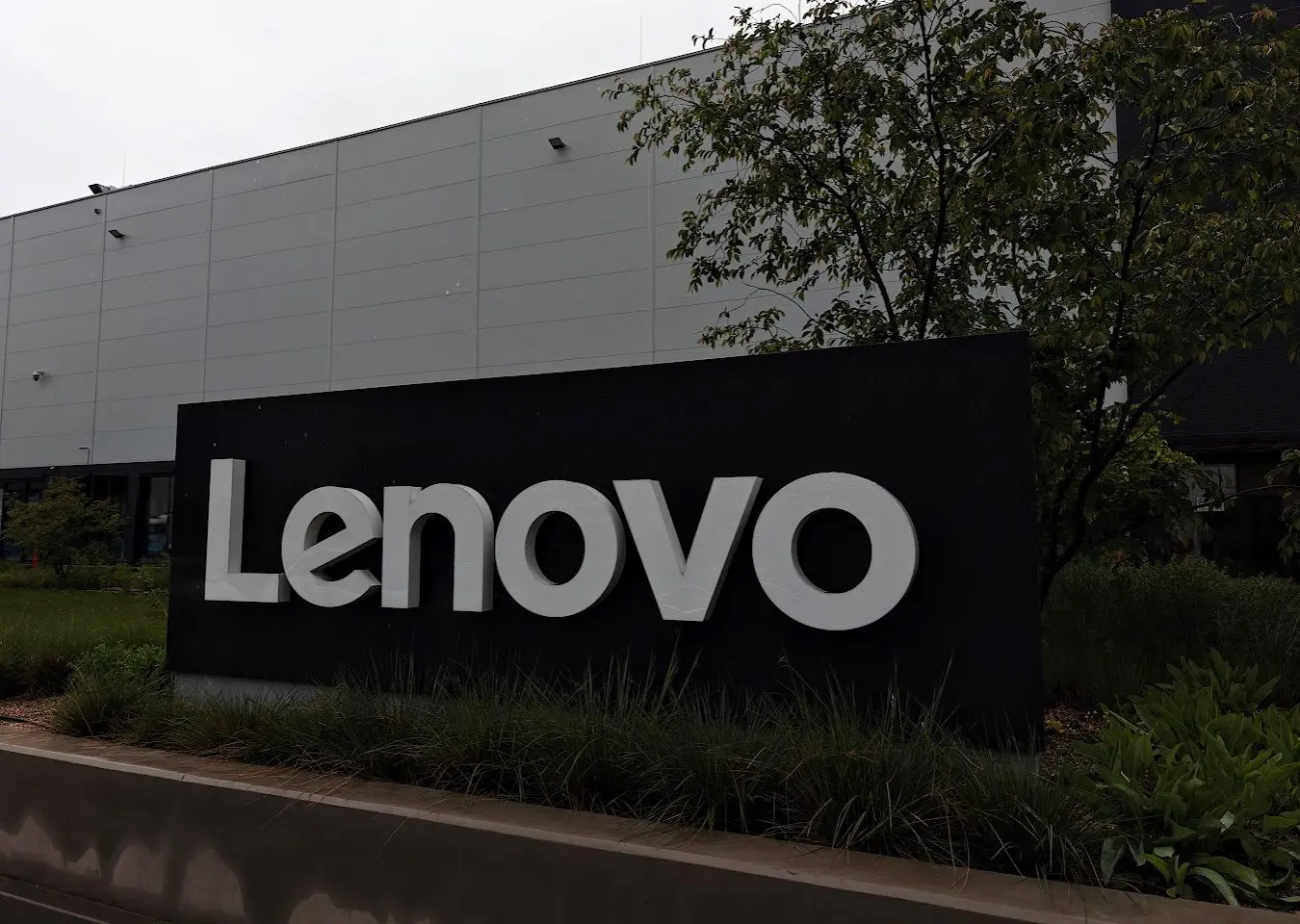 Lenovo met en garde contre des vulnérabilités graves dans les PC AIO