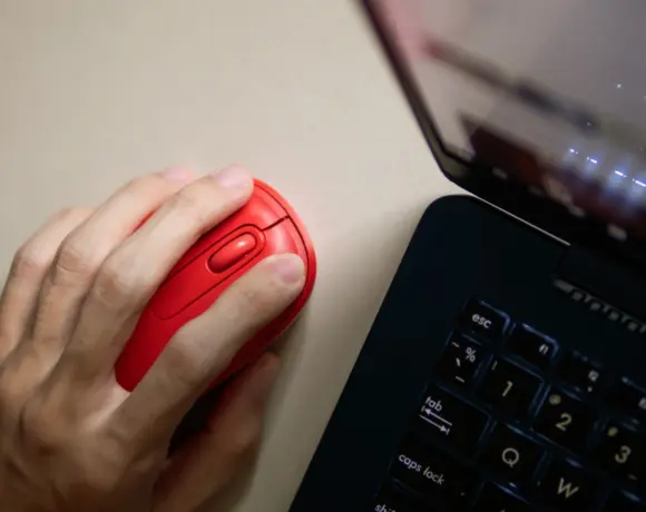 Comment adapter votre souris pour les gauchers ?