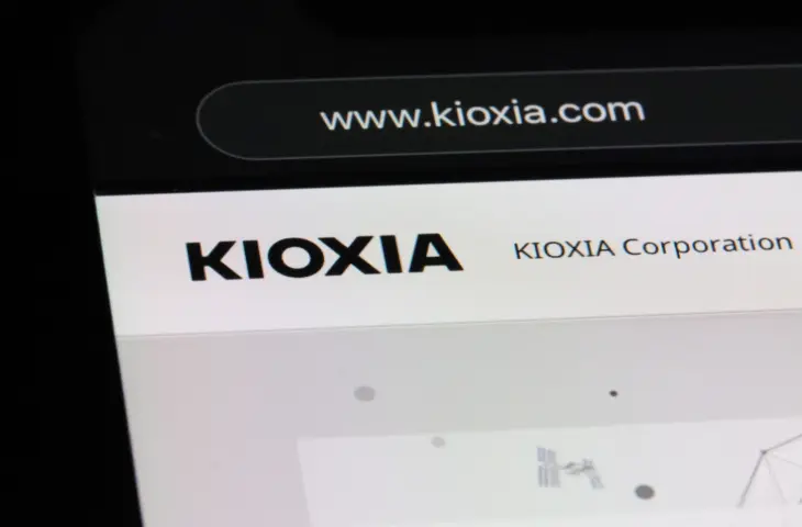 Kioxia présente une mémoire NAND ultra-rapide de 5 To avec des ambitions HBM