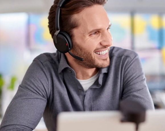 Jabra Evolve2 65 Flex : Flexible pour les travailleurs hybrides