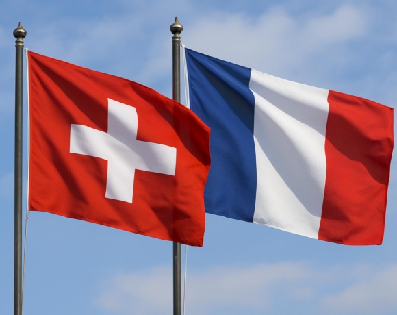 Zwitserse en Franse vlag