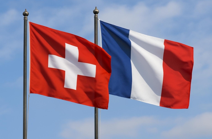 Zwitserse en Franse vlag